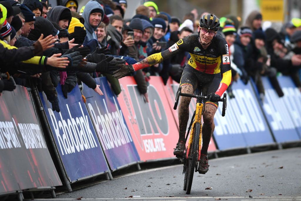 Toon Aerts high fives the crowd