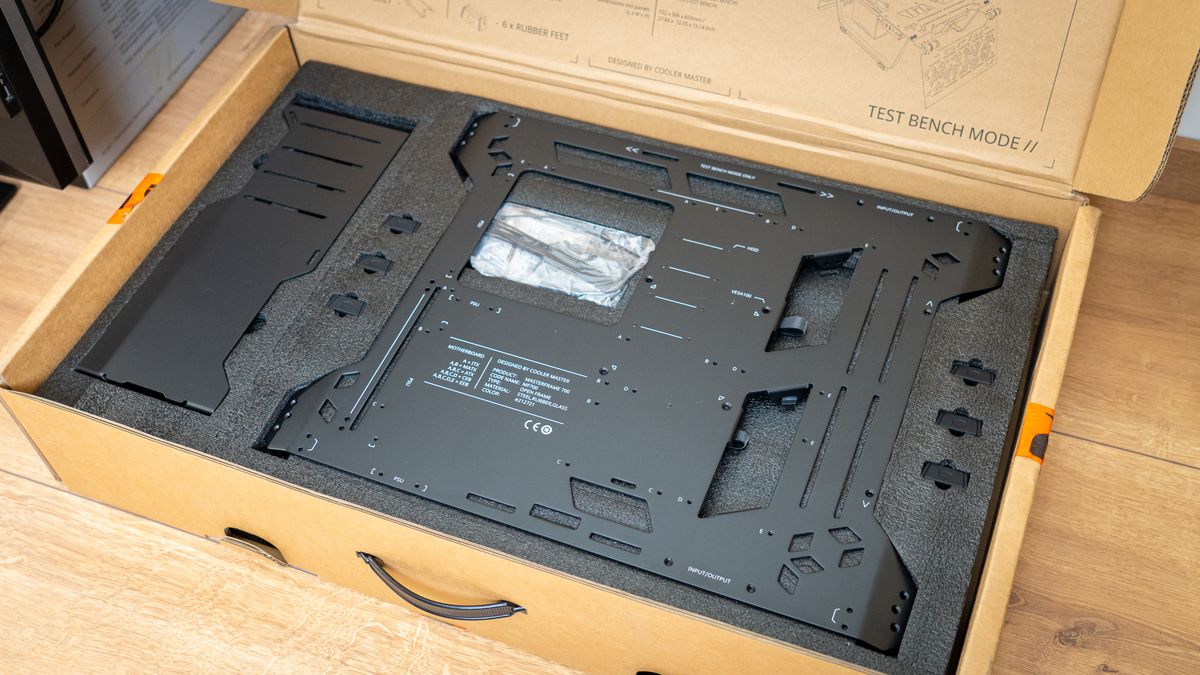 Cooler Master MasterFrame 700