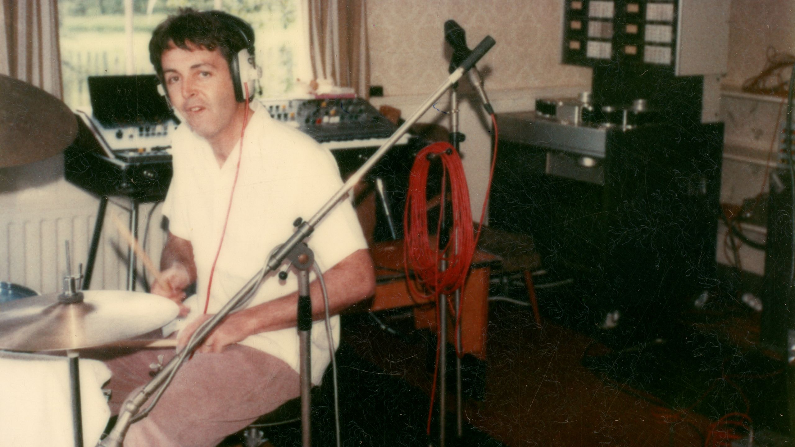 A new book on Paul McCartney’s 1970s band Wings documents an inside story of resilience and family