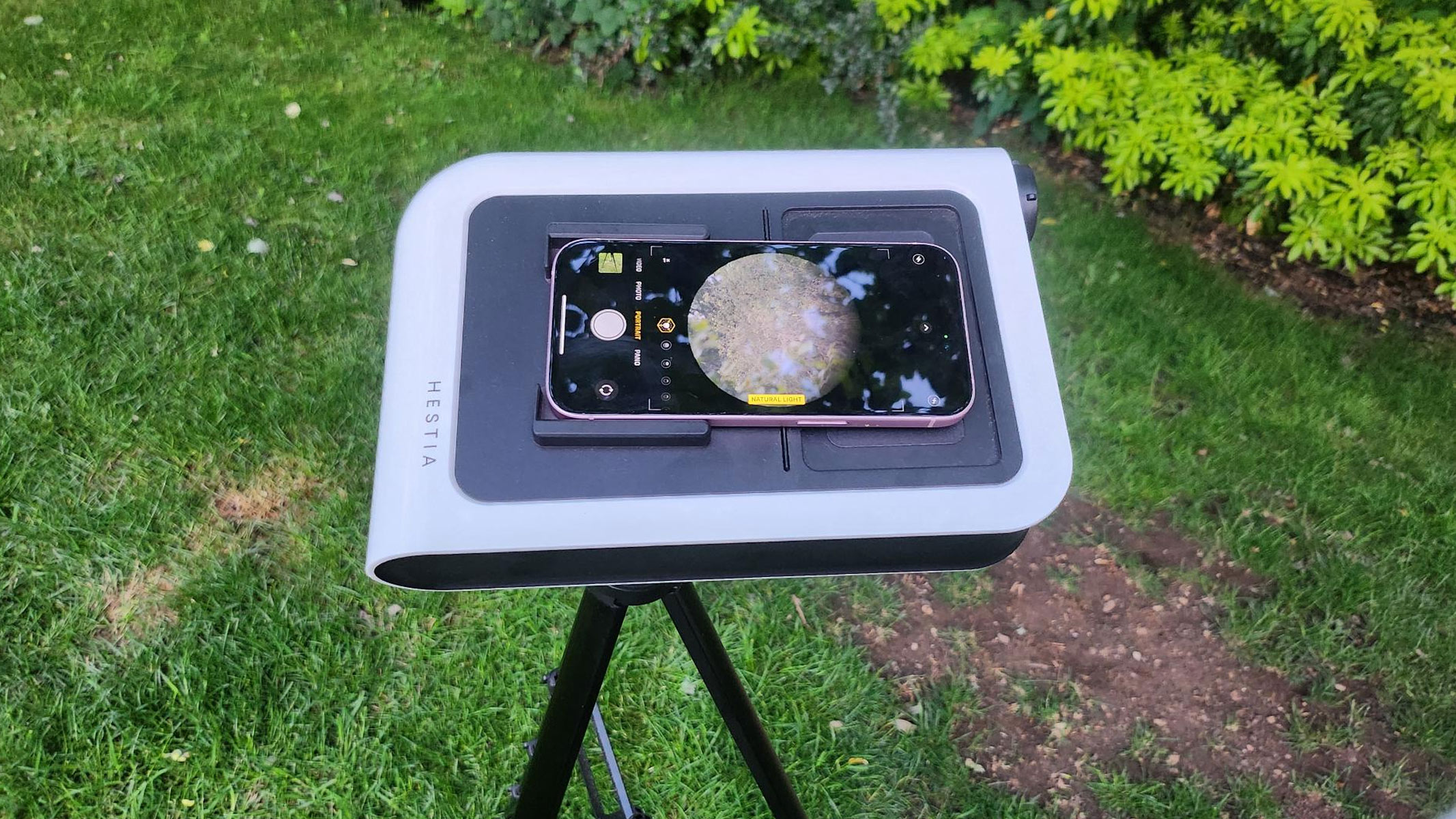 The Vaonis Hestia in use with a smartphone.