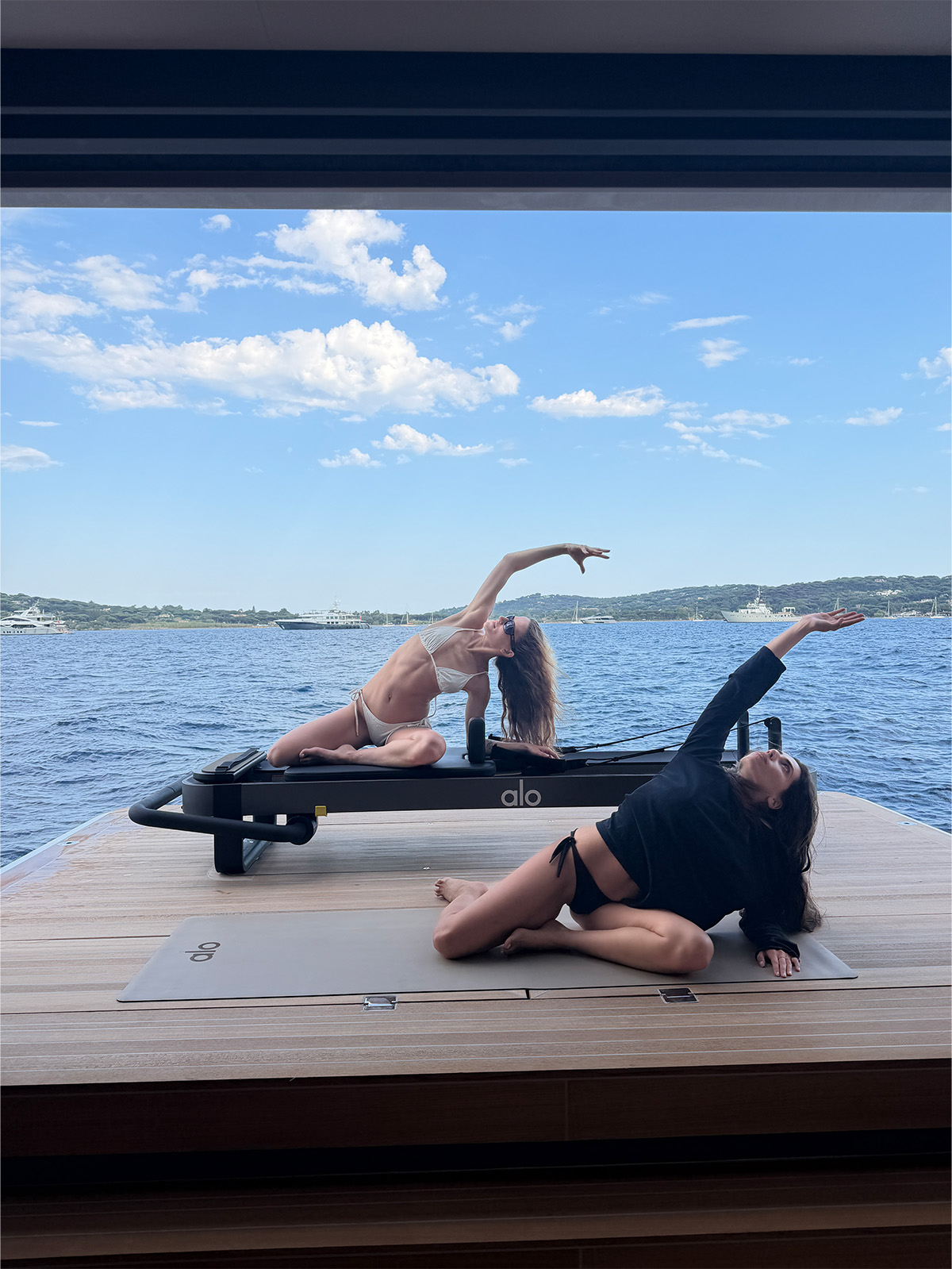 Eliza Huber and Alo guest doing an ab series with Bianca Wise in the Alo Wellness Club.