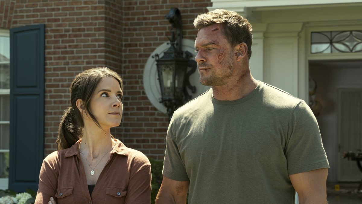 Sonya Cassidy and Alan Ritchson in Reacher season 3