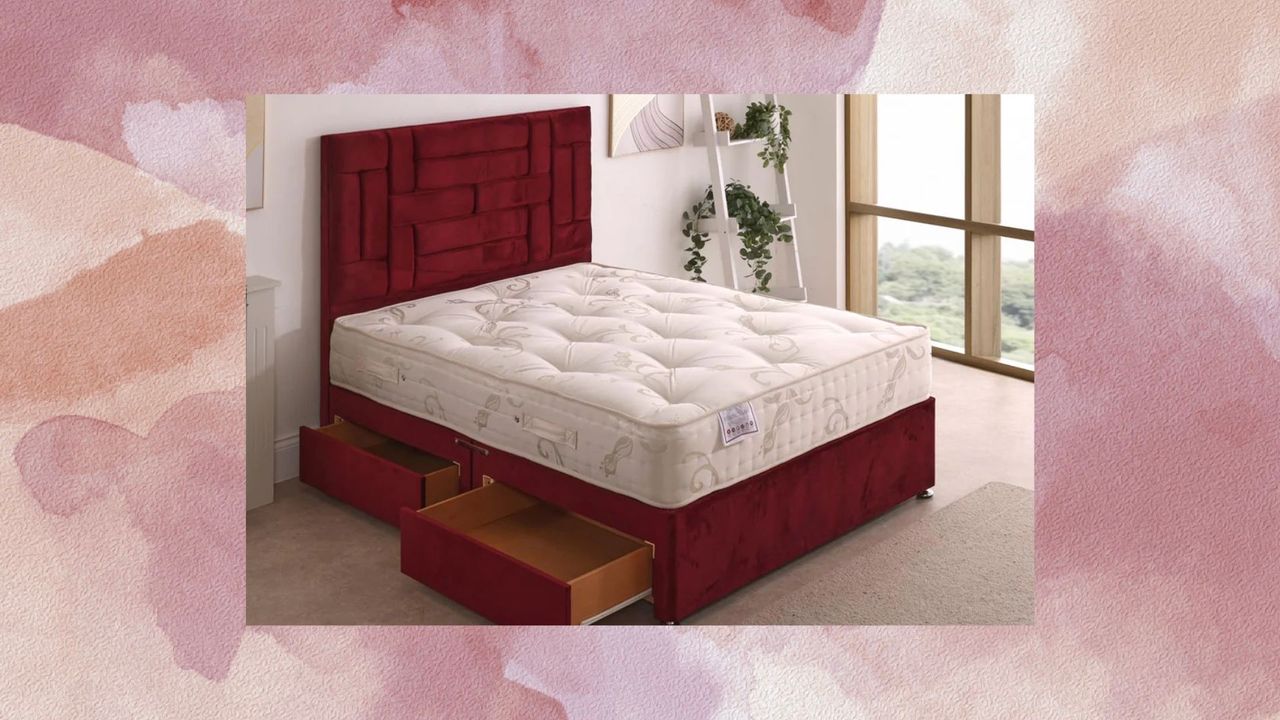 The Comfybedss Korinthian 1000 Pocket Sprung Mattress on a watercolour background