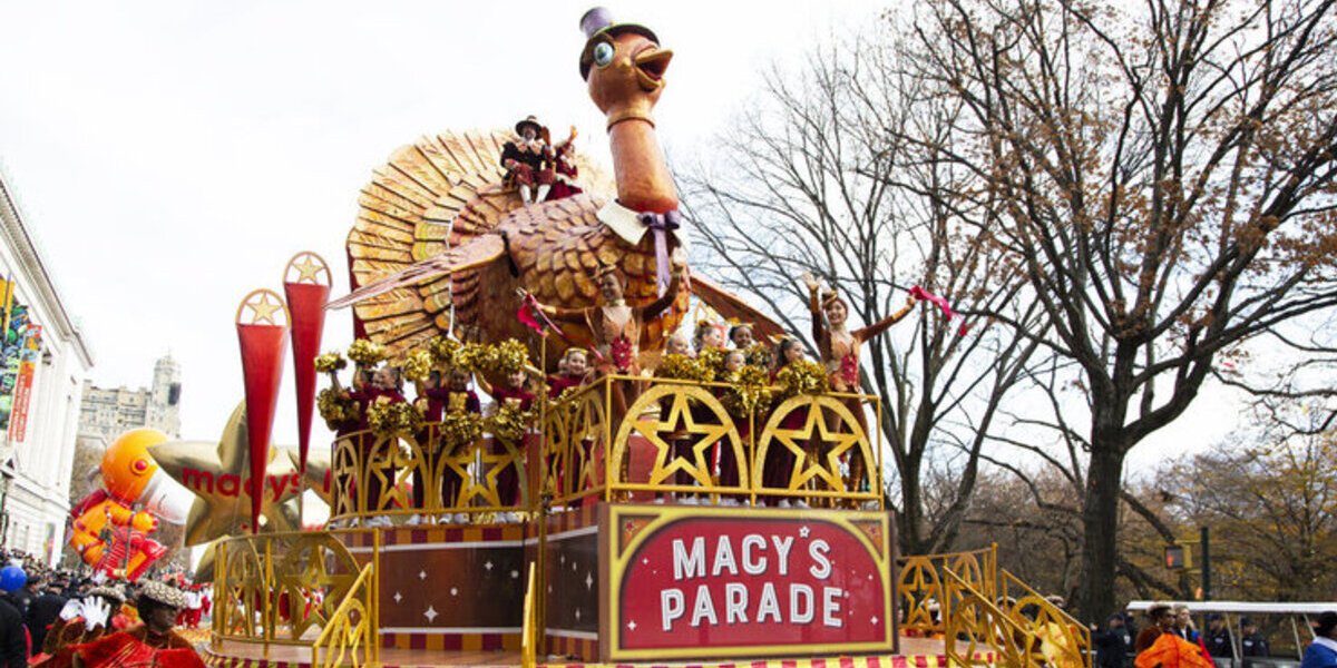 A turkey float starting off the 2019 Macy&#039;s Thanksgiving Day Parade