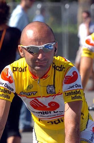 Leonardo Piepoli (Saunier Duval) waiting for the climbs