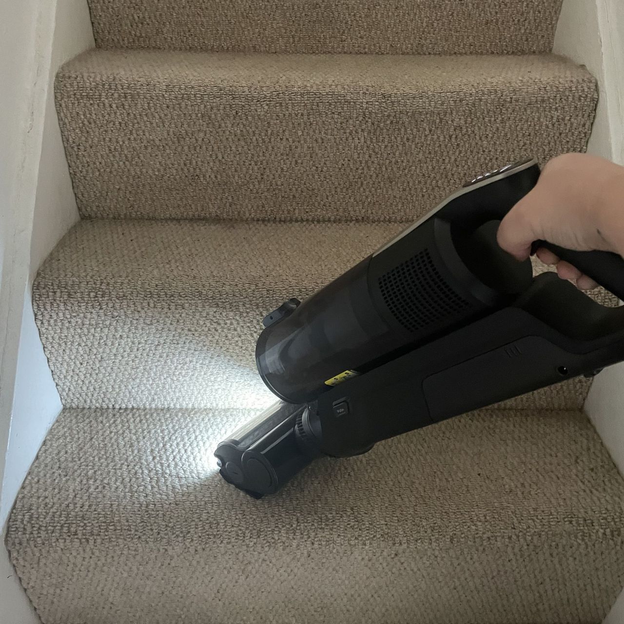 Using the Hoover HF3 Pet DynamicClean Cordless Vacuum on carpeted stairs