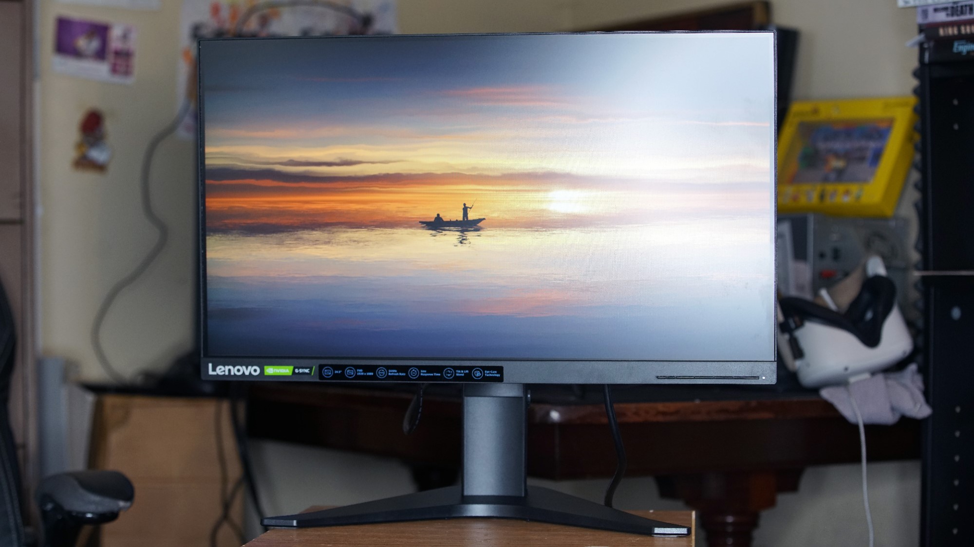 A serene desktop on a Lenovo G25-10 gaming monitor