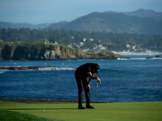 Phil Mickelson reacts after missing a birdie putt on the 18th green