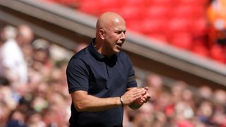 : Liverpool manager Arne Slot shouts on his team in the build up to the Ipswich Town vs Liverpool live stream