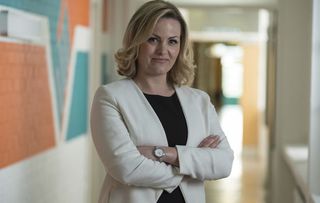 JO JOYNER plays Mandy Carter