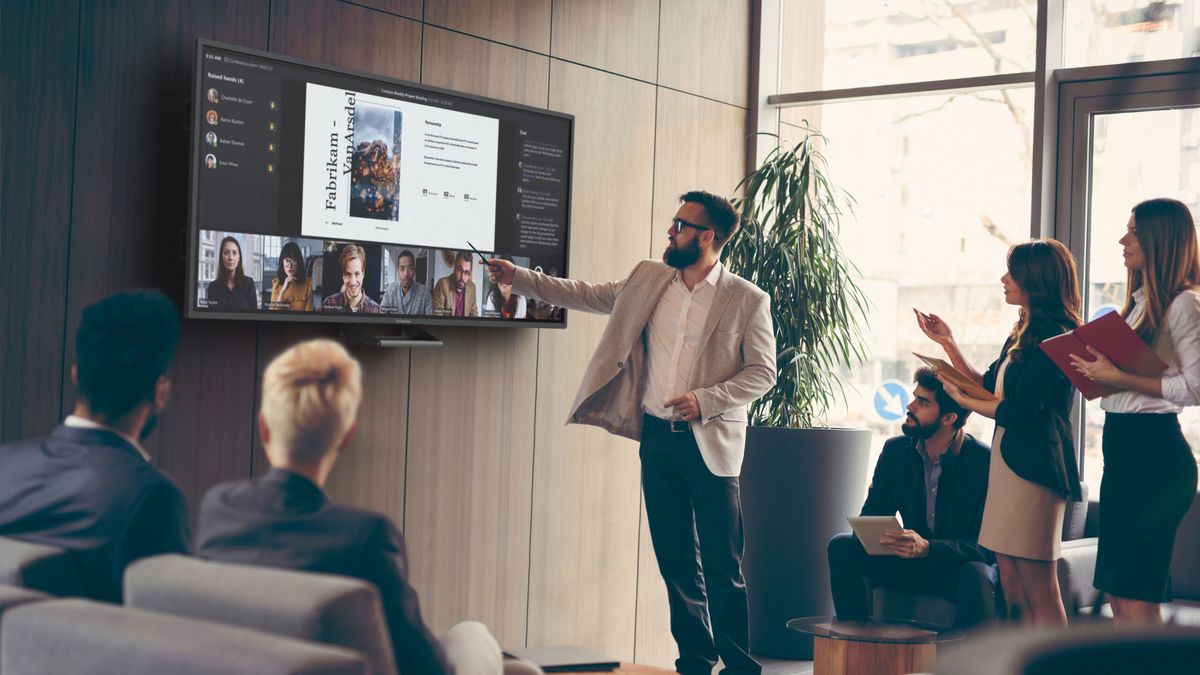 A new rack for a 21:0 display being viewed by people in an office. 