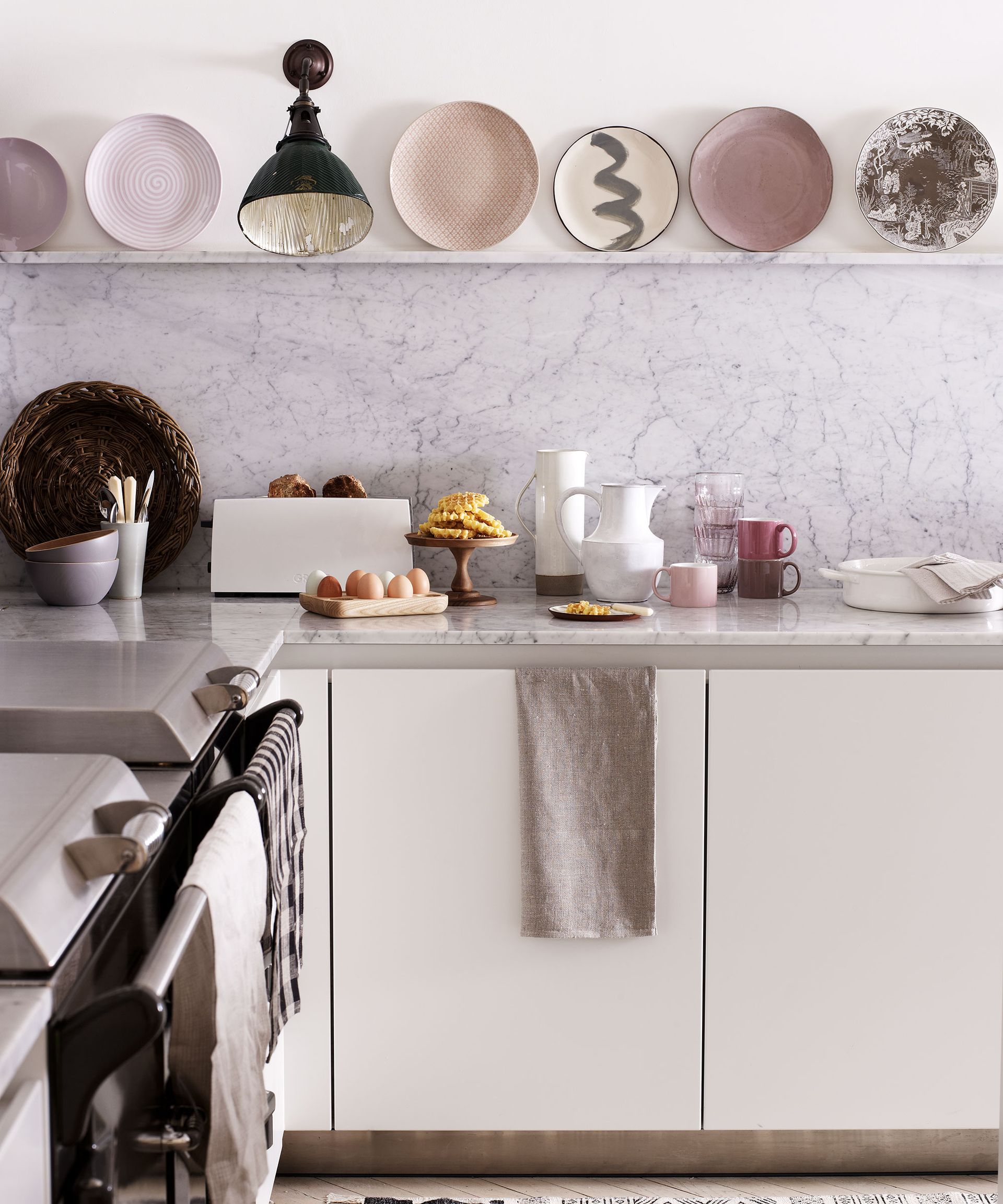 Kitchen wall lighting ideas with black wall downlight