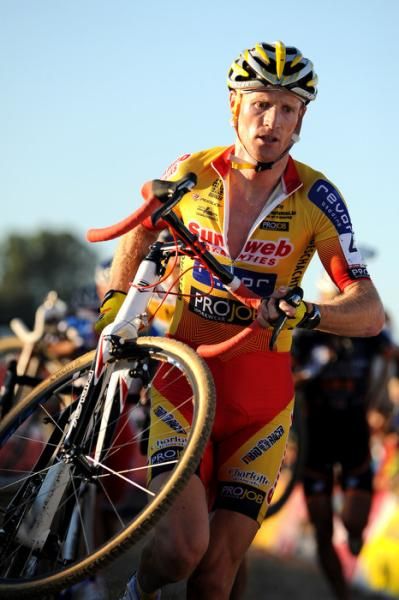 Klaas Vantornout (Sunweb) fought back to finish 9th after a first-lap crash.