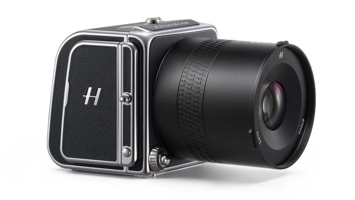 Hasselblad XCD 75P mounted to a Hasselblad 907X &amp; CFV100C against a white background