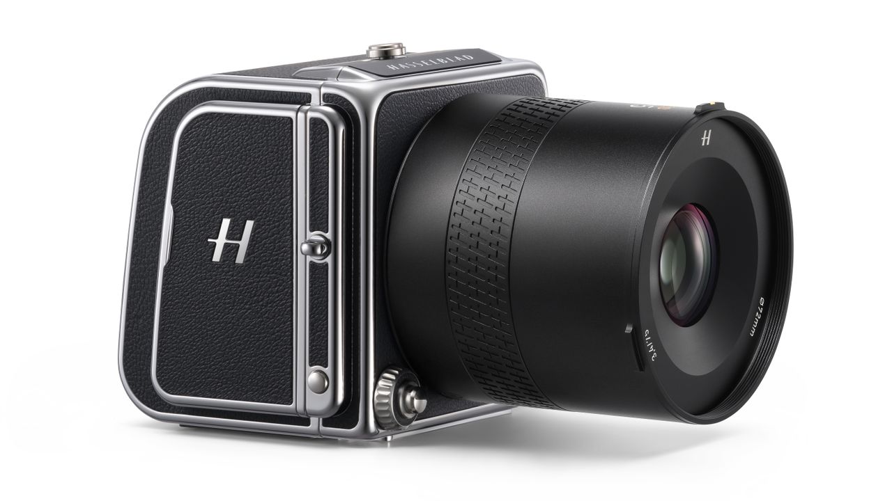 Hasselblad XCD 75P mounted to a Hasselblad 907X &amp; CFV100C against a white background
