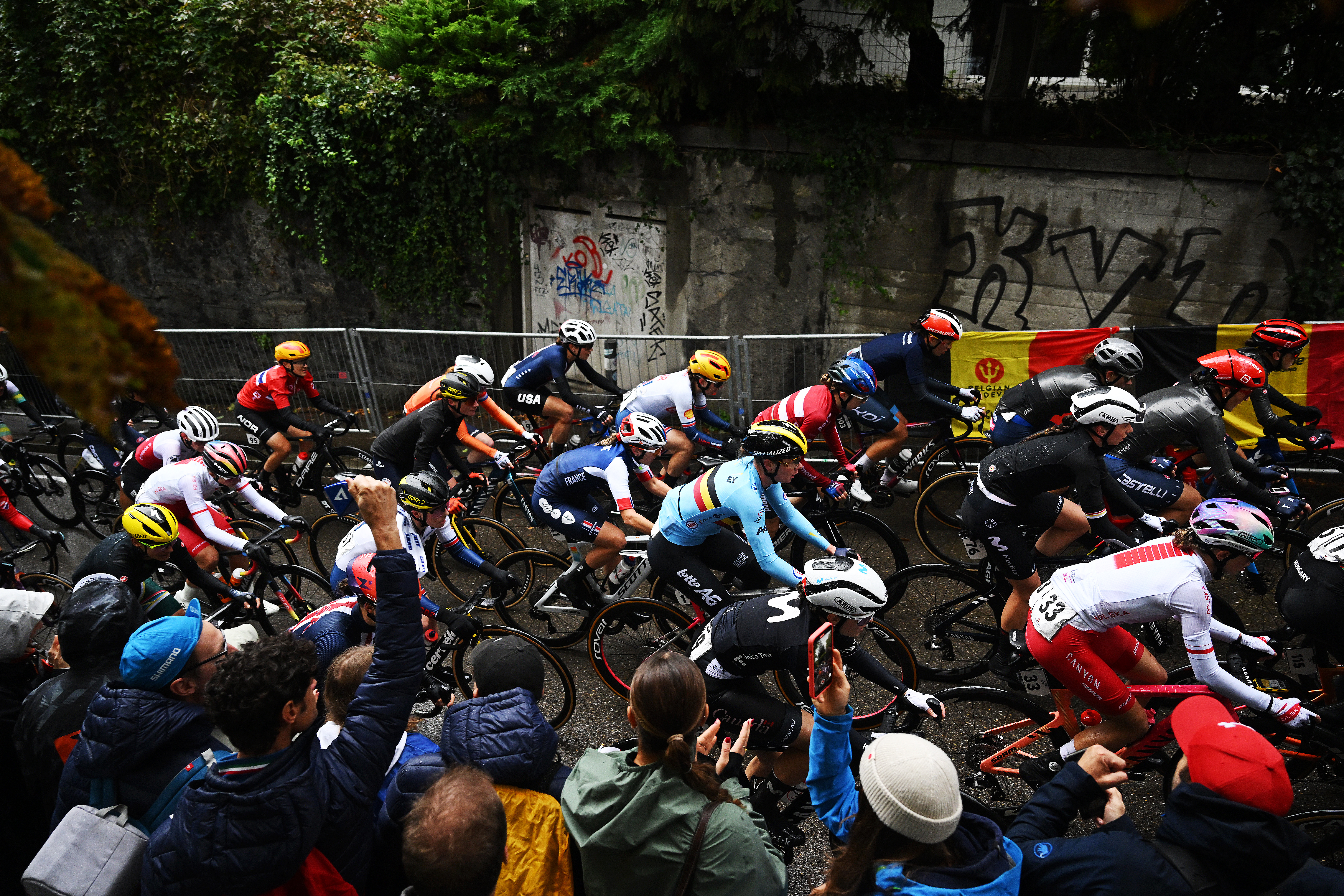 A general view of Lotte Kopecky of Team Belgium, Juliette Labous of Team France, Anna Henderson of Team Great Britain and the peloton competing during the 97th UCI Cycling World Championships in Zurich in 2024.