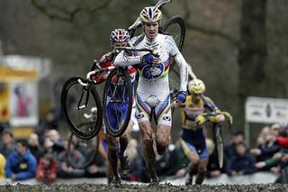 World Champion Erwin Vervecken (Fidea Cycling Team) and others could attend an American Cyclo-cross World Cup event