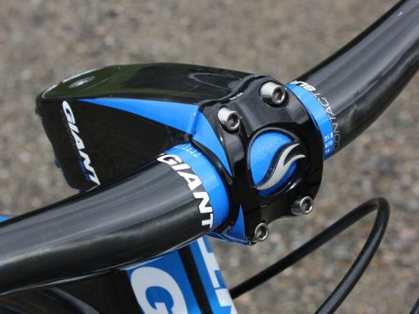 The four-bolt faceplate is made of 2-D forged aluminum and is fixed with titanium hardware.