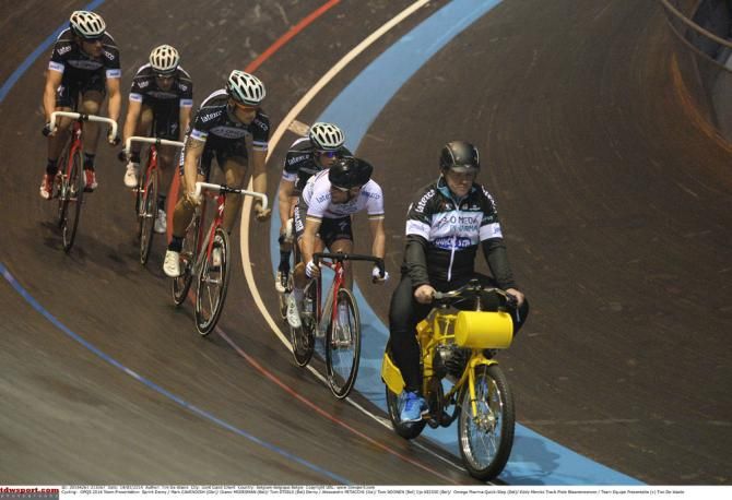 Mark Cavendish keeps his eyes on his teammates