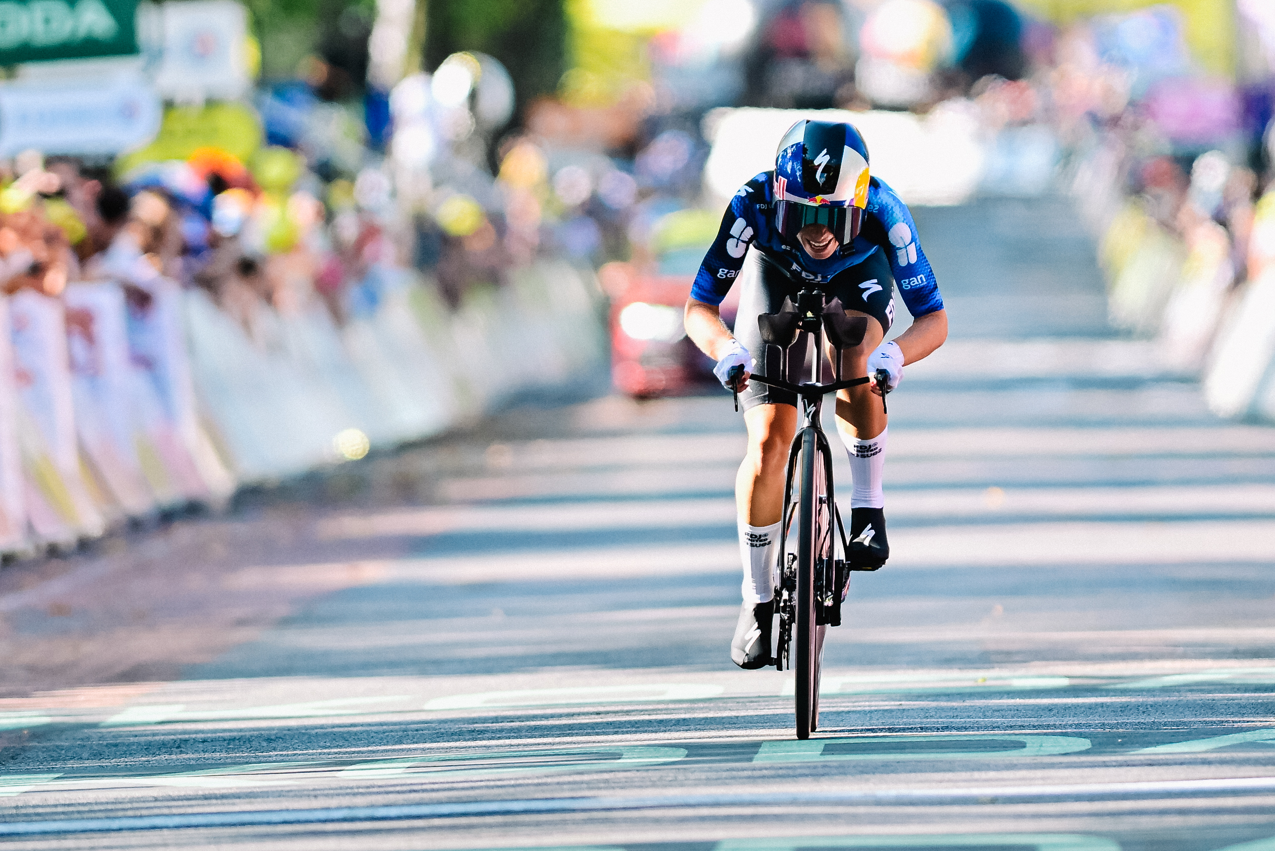 Demi Vollering on stage four of the Tour de France Femmes avec Zwift