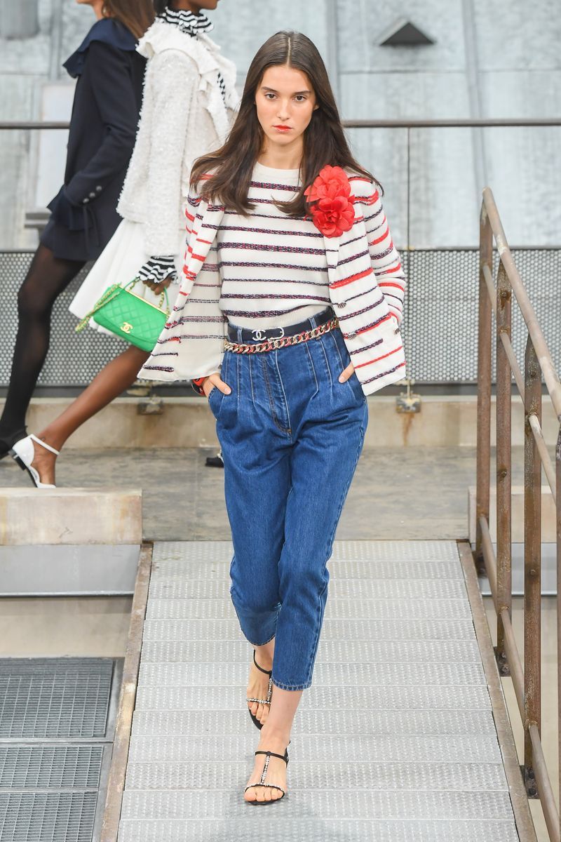 Clothing, Jeans, Street fashion, Denim, Waist, Fashion, Shoulder, Snapshot, Outerwear, Leg,