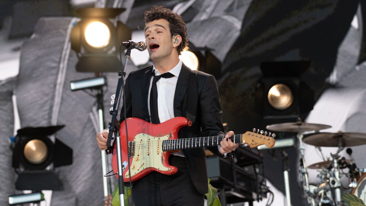 The 1975’s Matty Healy claps back at Noel Gallagher: “The difference between me and Noel is that I do a series of interviews to promote an album, whereas he does an album to promote a series of interviews”