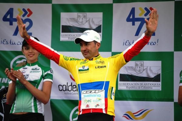 Cardenas on the podium again with his leader's jersey.