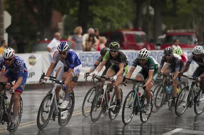 The peloton under the rain