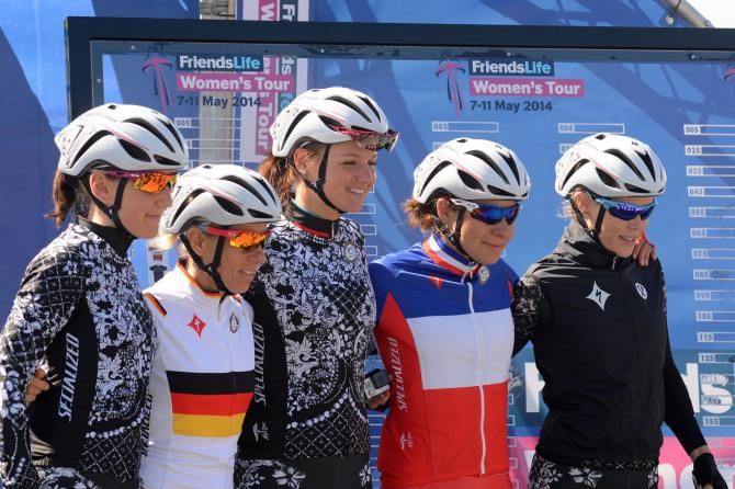 Specialized Lululemon on the podium at sign on