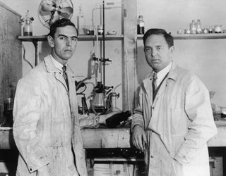 American inventors Leopold Godowsky Jr. (1900 - 1983) and Leopold Damrosch Mannes (1899 - 1964), who invented the slide film Kodachrome together, in a laboratory in Rochester, New York, circa 1935. (Photo by Archive Photos/Getty Images)