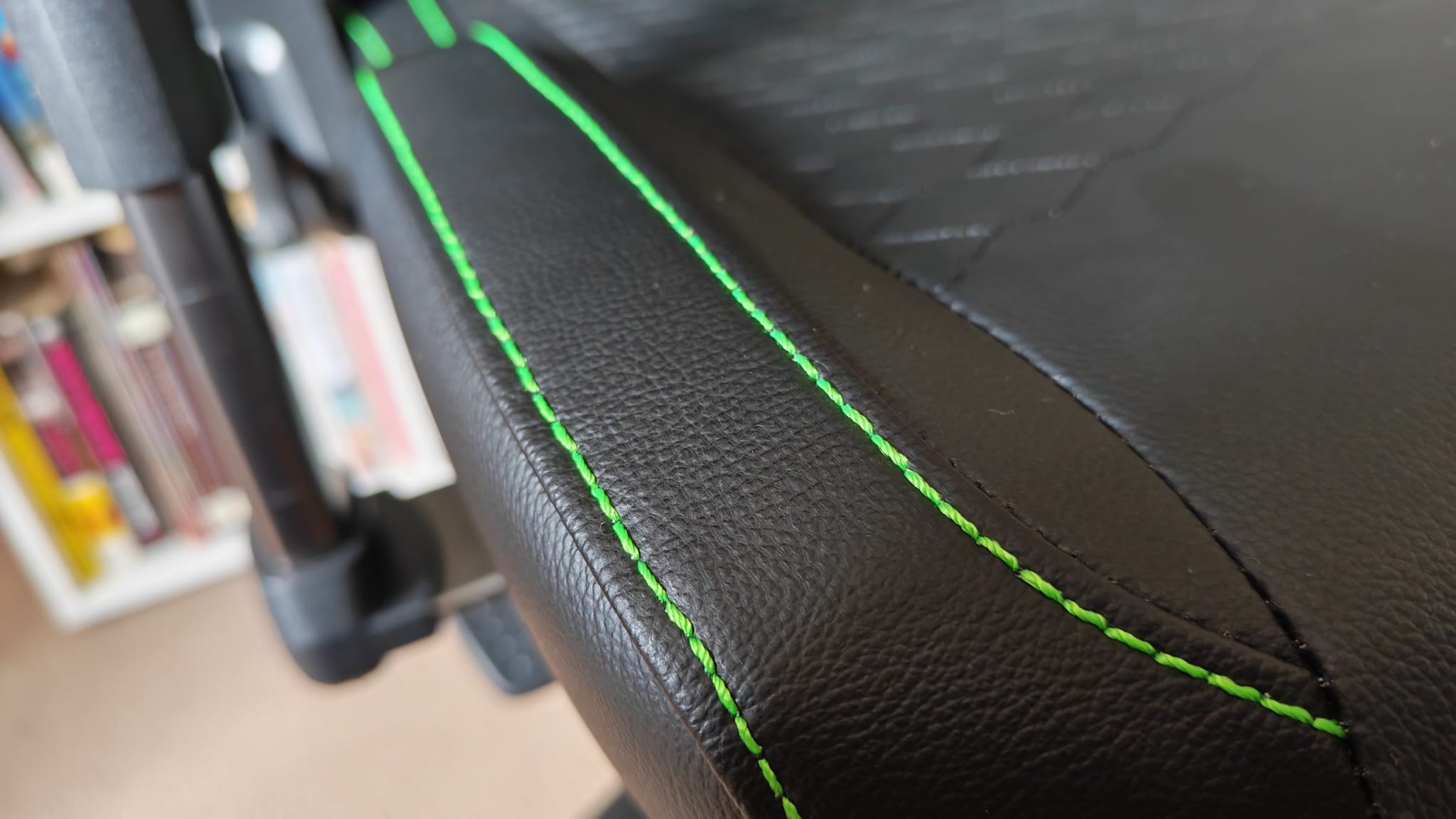 A close up of the leather used on the Razer Iskur V2 NewGen