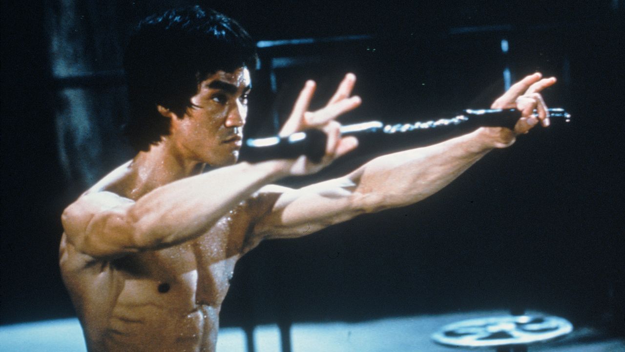 Chinese-American martial arts exponent Bruce Lee (1940 - 1973), in a still from the film &#039;Enter The Dragon&#039;, directed by Robert Crouse for Warner Brothers, 1973. (Photo by Fotos International/Archive Photos/Getty Images)