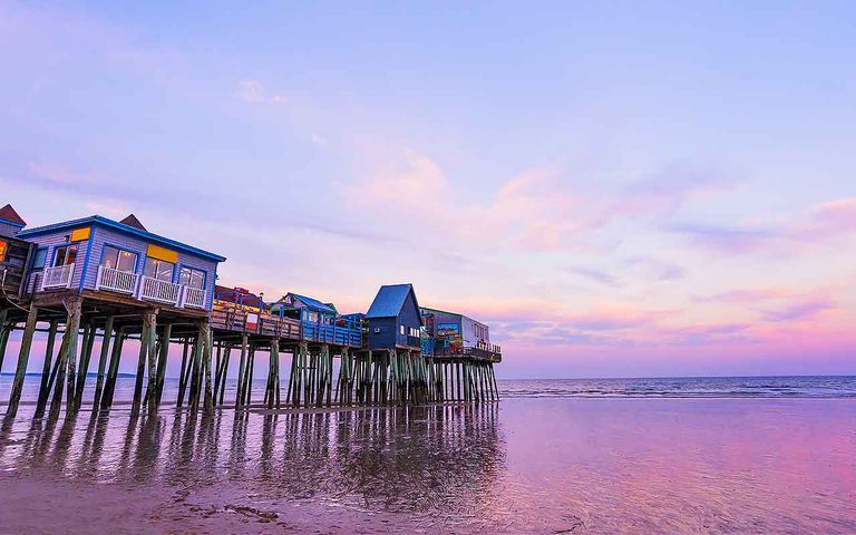 28 Great Places To Retire Near The Beach 