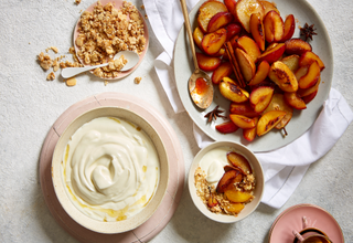 Healthy breakfast recipes: Baked fruit with yogurt