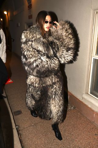 Hailey Bieber arrived at Casa Tua in Aspen in a bold gray fur coat with glossy boots and sunglasses. Kylie Jenner, with her daughter Stormi in a silver puffer, wore a sleek black fur coat, while Kendall Jenner kept it minimalist in a fitted black coat and boots. **SHOT ON 01/18/25**