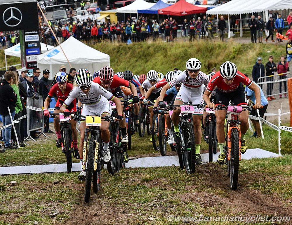 Jolanda Neff and Alessandra Keller go to the front at the start