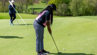 Genelle Aldred putting