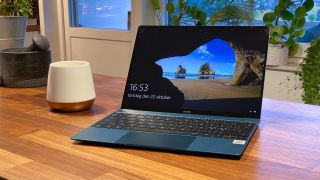 MateBook X imponerar stort med sin otroligt tunna och lätta design.