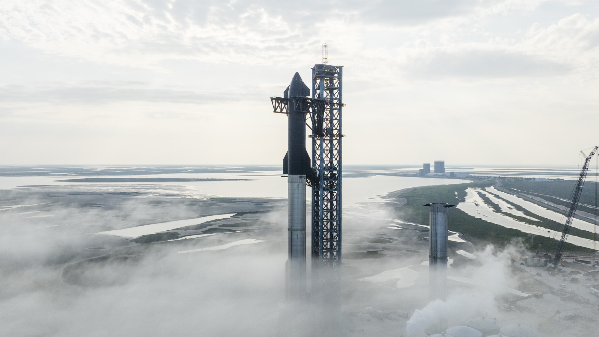 SpaceX a publié cette photo de son véhicule Starship empilé sur Twitter le 12 janvier 2023.