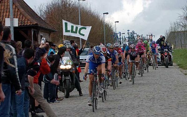 Filippo Pozzato (Quick.Step) in front on the Haaghoek