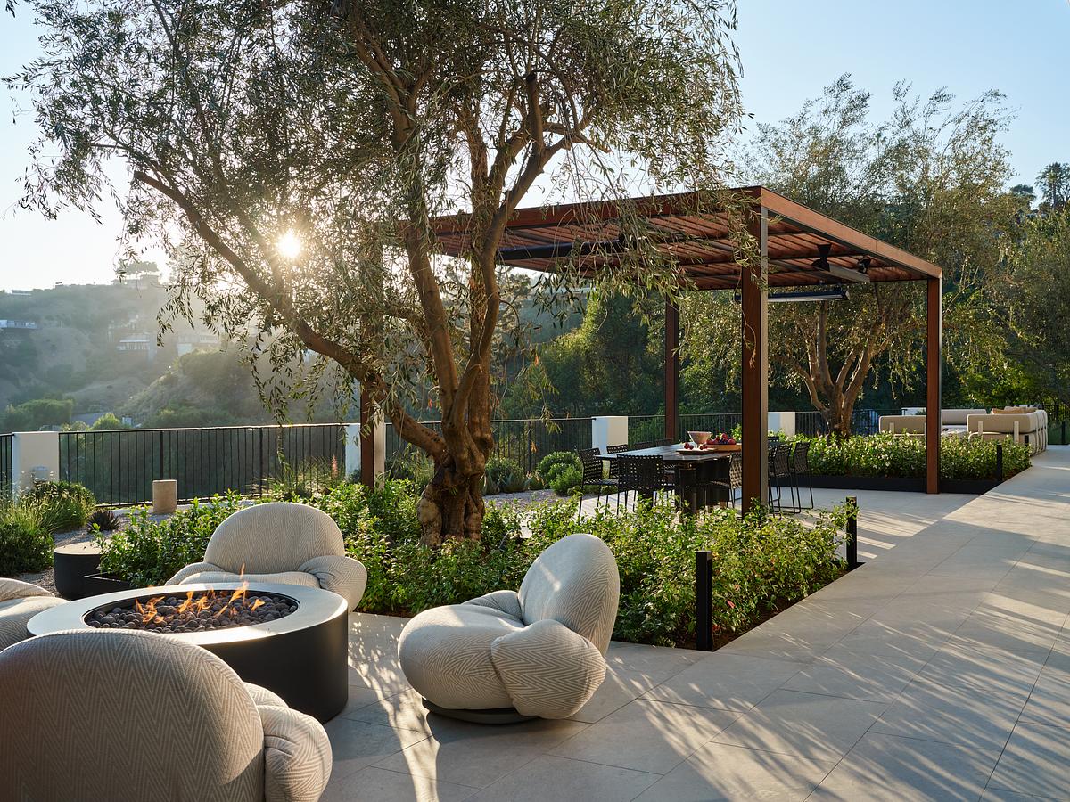 beautiful modern garden with fire pit and pergola
