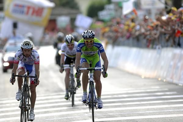Ivan Basso (Liquigas - Doimo) makes it 1-2 for his team as he outsprints Michele Scarponi (Androni Giocattoli) and Cadel Evans (BMC) for second place.
