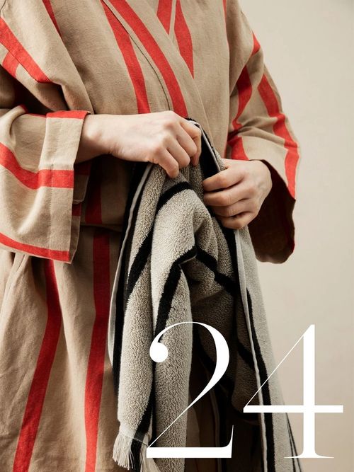 Field Robe in Camel/Red