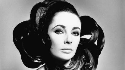 AVEDO_1964.Elizabeth_Taylor_cock_feathers_by_CRP