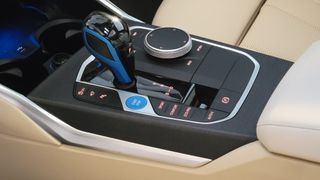 Shifter knob and control puck inside the BMW i4