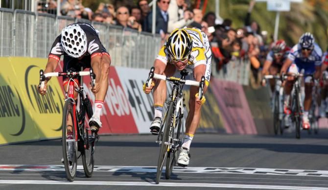 Mark Cavendish beats Heinrich Haussler to win Milan-Sanremo in 2009