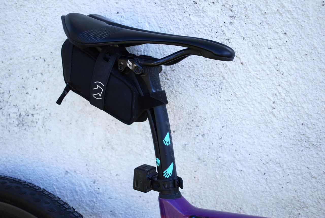 Peter Stetina's seatpost with custom raccoon prints