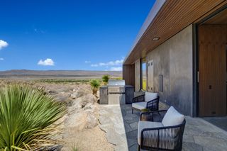 Sean Lockyer house outdoor terrace overlooking the desert