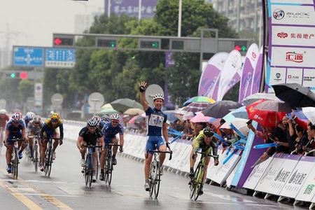 Boris Shpilevski (Tabriz Petrochemical Team) wins stage 7 at the Tour of China, the Russian's fourth straight victory.