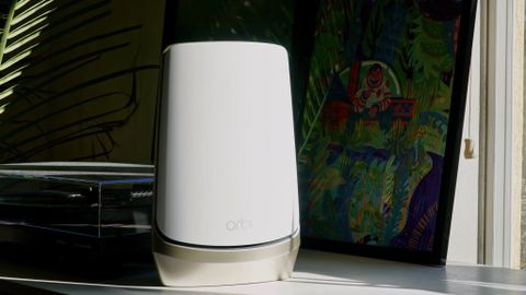 Achteruit Onderdrukker handicap Netgear Orbi RBKE963 quad-band Wi-Fi 6E mesh review: Faster than fast |  Android Central